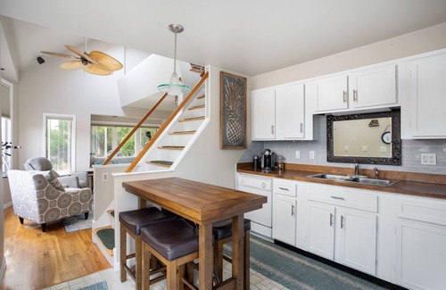 East Greenwich Casa | Waterfront 2-Bed, 2-Bath Home 2 Minutes to Downtown East Greenwich -