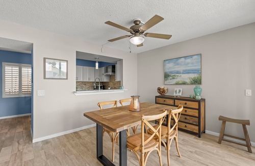 Isla del Sol Condominio | Waterfront 2-Bedroom Condo, Enjoy Bay Breezes and Heated Pool in St. Pete FL