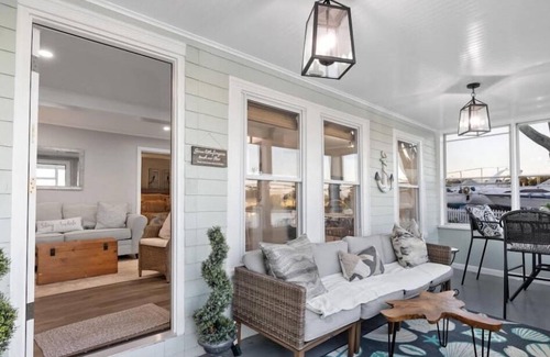 Warwick Apartamento | Waterfront 2-bedroom apartment in Beach Cottage with WiFi, AC Central RI Locale