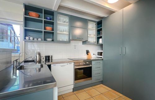 Akaroa Apartamento | Waterfront 2-Bedroom Harbour View Apartment