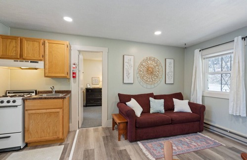 Holderness Casa | Waterfront 2 bedroom on Squam (Suite 12)