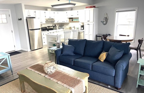 Caine Woods Condominio | Waterfront 2 Bedroom - 2 Blocks from the Beach - Premium Location
