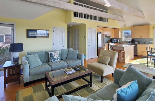 North Truro Cabaña | Waterfront 2BD Cottage: RIGHT ON THE BEACH, Water View, Direct Beach/Water Access, Lovely Deck & A/C