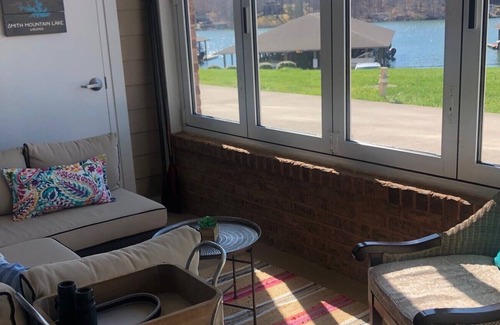Huddleston Complejo | Waterfront 2BR Condo, Mariners Landing Resort on Smith Mountain Lake VA