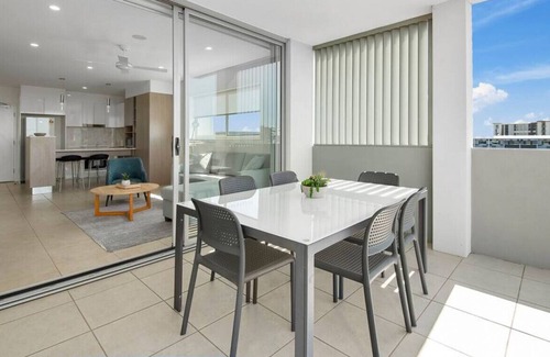 Birtinya Apartamento | Waterfront 2brm resort style apartment