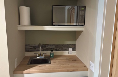 Bristol Condominio | Waterfront 3-bedroom condo in lovely Bristol with boat storage available.