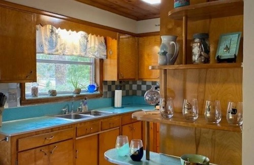 James City Casa | Waterfront 3 bedroom dog-friendly cottage with a million-dollar view
