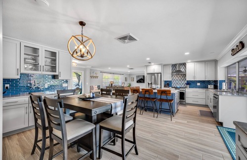 Bal Harbour Casa | Waterfront 3B/2BA private pool & private dock, free kayaks,