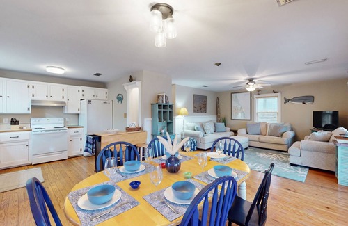 Colington Harbour Casa | Waterfront 3BR with pool, hot tub, tennis, & patio