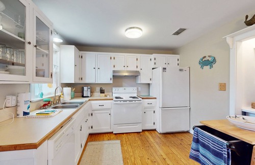 Colington Harbour Casa | Waterfront 3BR with pool, hot tub, tennis, & patio