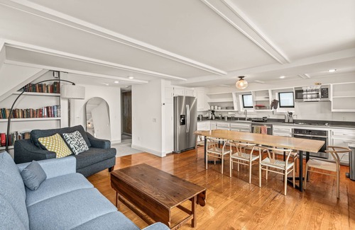 Provincetown Condominio | Waterfront 3BR with 3 Exclusive Use Decks and Parking in West End