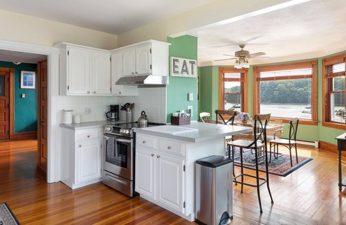 East Greenwich Casa | Waterfront 4bed, 3.5bath home in downtown East Greenwich walk to Main Street!