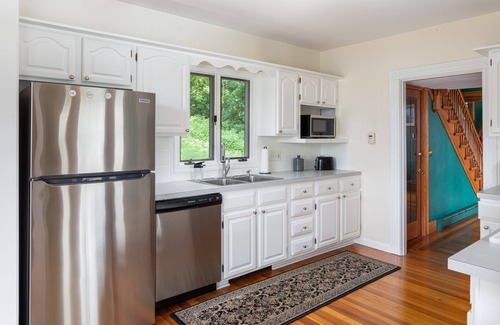 East Greenwich Casa | Waterfront 4bed, 3.5bath home in downtown East Greenwich walk to Main Street!
