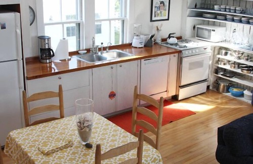 Commercial Street Casa | Frente al agua! 5 hab casa situada en el tranquilo East End de Provincetown.