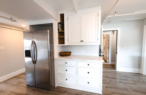 Hyannis Casa | Waterfront 5-Bed 2-Bath Retreat