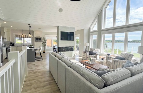 French River Casa | Waterfront, 5 Bedrooms, Kayaks and AC