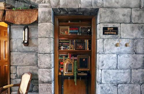 Lake Berkley Casa | Waterfront 6-Bedroom Wizarding Villa in Lake Berkley Near Universal Studio's Harry Potter