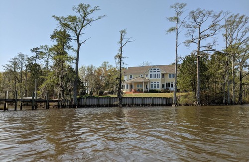 Snug Harbor Casa | Waterfront! Across from Links @ Albemarle. Great for golfers, families & more!