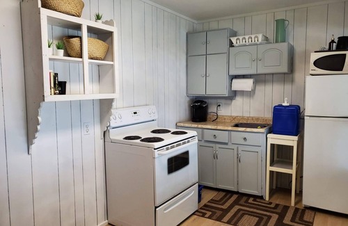 South Bruce Peninsula Cabina | Waterfront Adults Only Private Cabin Sleep 4