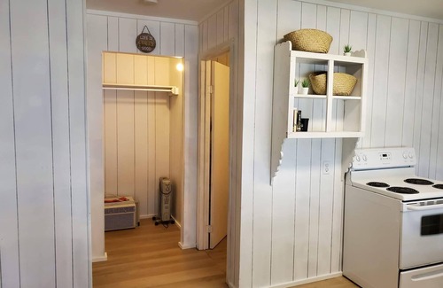 South Bruce Peninsula Cabina | Waterfront Adults Only Private Cabin Sleep 4