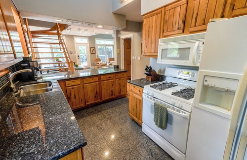 Twin Lakes Casa | Waterfront Adventure & Relaxation: Kayaks, SUP, and Hot Tub on Site