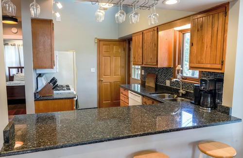 Twin Lakes Casa | Waterfront Adventure & Relaxation: Kayaks, SUP, and Hot Tub on Site