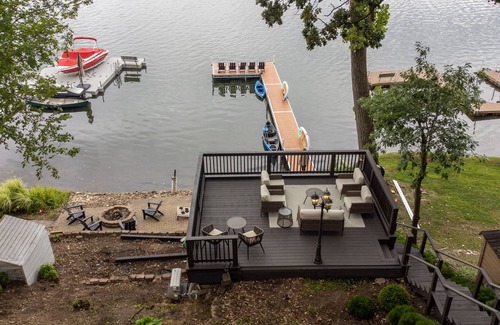 Twin Lakes Casa | Waterfront Adventure & Relaxation: Kayaks, SUP, and Hot Tub on Site