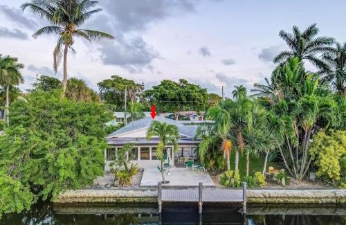 Middle River Terrace Apartamento | Waterfront Apartment Private Patio Pool
