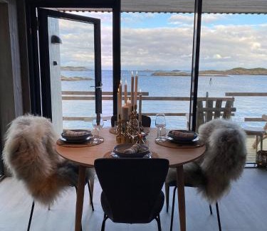 Henningsvaer Apartamento | Waterfront apartment with panoramic sea view