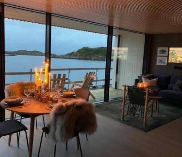 Henningsvaer Apartamento | Waterfront apartment with panoramic sea view