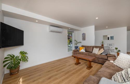 Paihia Casa | Waterfront Beach House - Paihia Holiday Home
