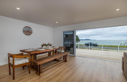 Paihia Casa | Waterfront Beach House - Paihia Holiday Home
