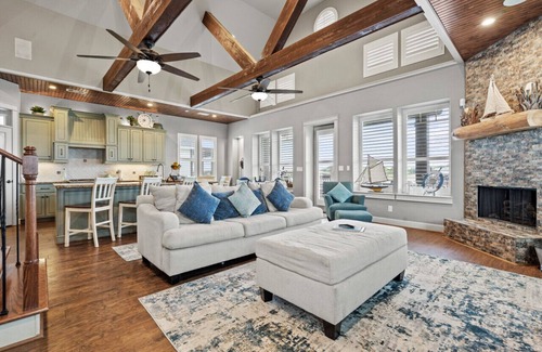 Freeport Apartamento | Waterfront Beauty Family/Pet Friendly w/ Dock and Palapa 11 mins to 3 Beaches, Near 7 Marinas