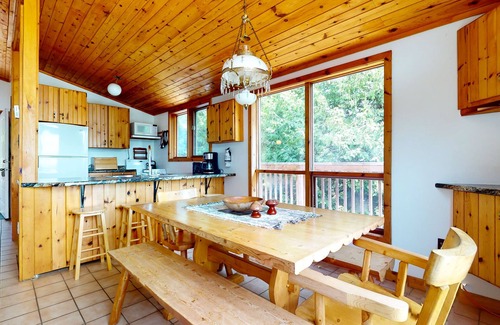 Northern Bruce Peninsula Chalet De Esquí | Waterfront Bliss at The Lookout: Serene & Spacious
