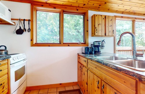 Northern Bruce Peninsula Chalet De Esquí | Waterfront Bliss at The Lookout: Serene & Spacious