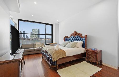 Docklands Apartamento | Waterfront Bliss in Promenade w/Cozy 5BR/4BA