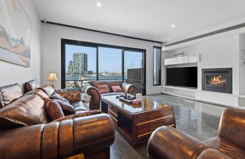 Docklands Apartamento | Waterfront Bliss in Promenade w/Cozy 5BR/4BA