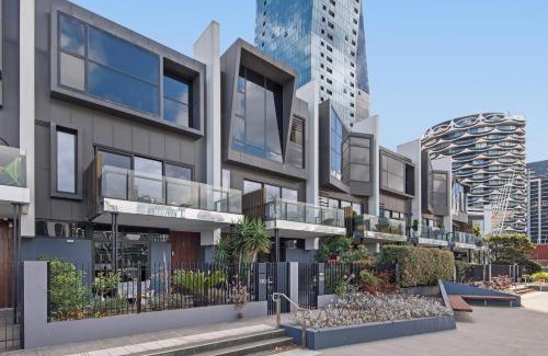 Docklands Apartamento | Waterfront Bliss in Promenade w/Cozy 5BR/4BA