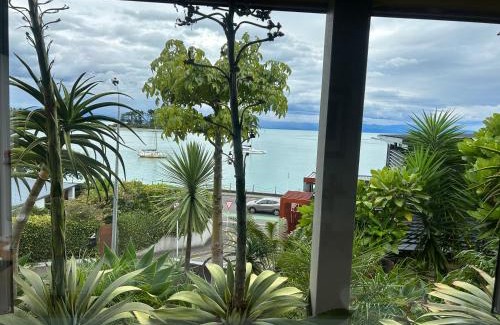 Stepneyville Casa | Waterfront Bliss