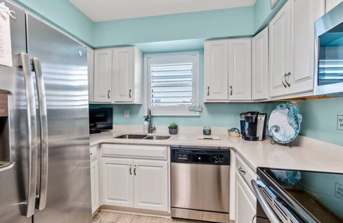 Orange Beach East Condominio | Waterfront|Boat Slips|Near Florabama|Sleeps 6!