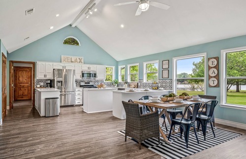Wills Point Casa | Impresionante Bungalow frente al mar!