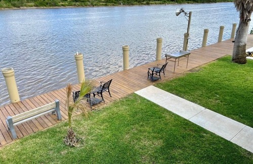Matagorda Apartamento | Waterfront Bunkroom sits on the Colorado river.
