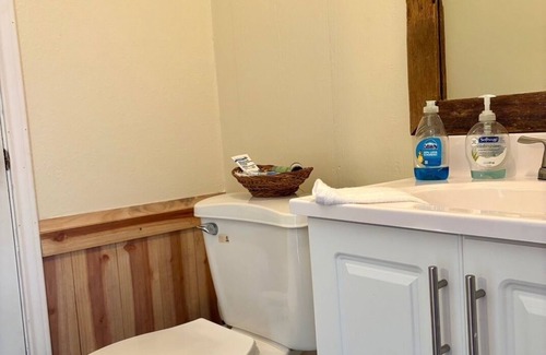 Matagorda Apartamento | Waterfront Bunkroom sits on the Colorado river.