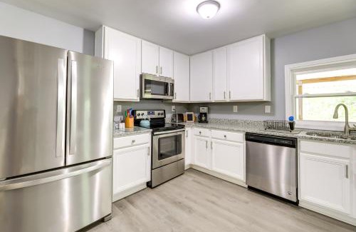 Burgaw Casa | Waterfront Burgaw Vacation Rental with Private Yard!