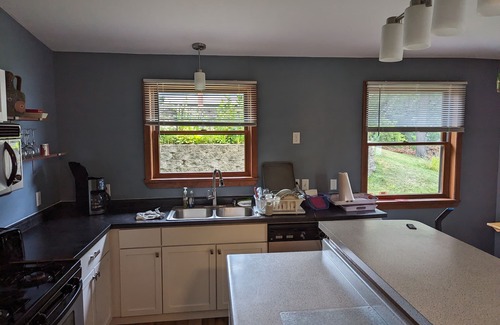 Siren Cabina | Waterfront Cabin in Siren on Clear Lake, Hot Tub, sandy shoreline & more.