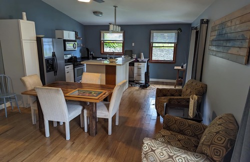 Siren Cabina | Waterfront Cabin in Siren on Clear Lake, Hot Tub, sandy shoreline & more.