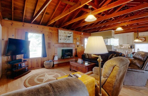 Freeport Casa | Waterfront Cabin On Bastrop Bayou With A Lighted Fishing Pier