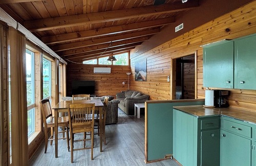 Baudette Cabina | Waterfront Cabin on Bostic Bay