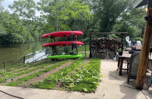 Liverpool Casa | Waterfront cabin on Chocolate Bayou. Bring your boat. Fishing friendly.