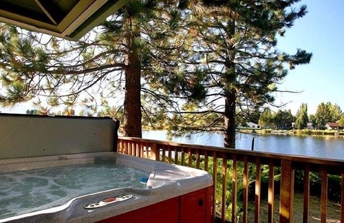 Tahoe Keys Cabina | Cabaña frente al mar con spa en Tahoe Keys Lagoon